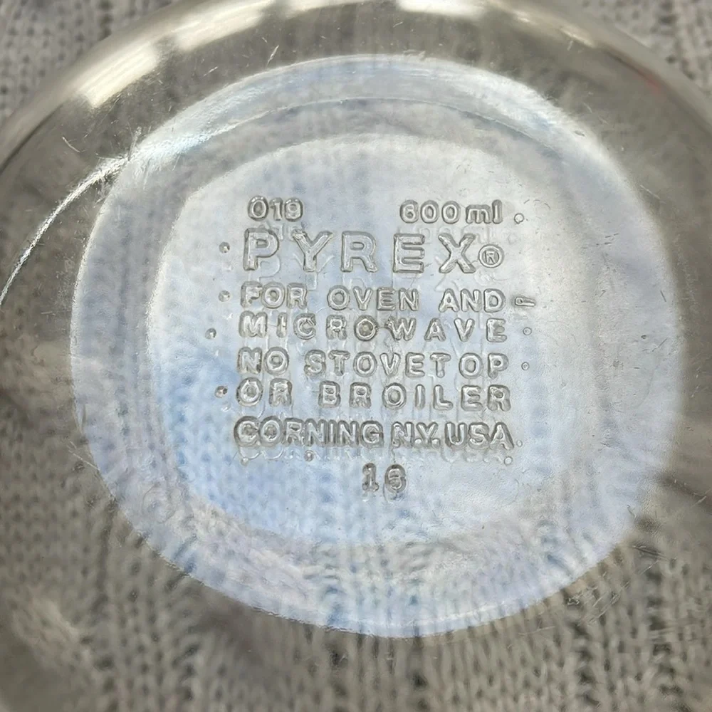 Four VTG Pyrex 019 casserole glass dishes handles 20 oz each. No chips or cracks